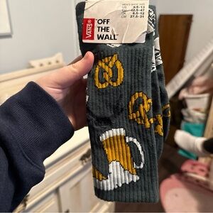 Vans Men's Dark Gray Socks with Beer and Pretzel Pattern